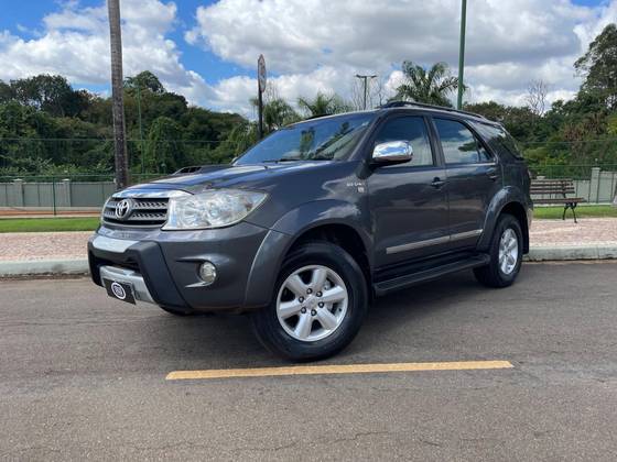 TOYOTA HILUX SW4 3.0 SRV 4X4 16V TURBO INTERCOOLER DIESEL 4P AUTOMÁTICO TOYOTA HILUX SW4 3.0 SRV 4X4 16V TURBO INTERCOOLER DIESEL 4P AUTOMÁTICO